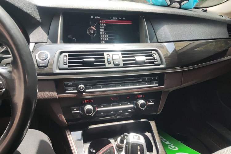 Used BMW 5 Series 2017 525Li Luxury Design Package Audio And AC Panel