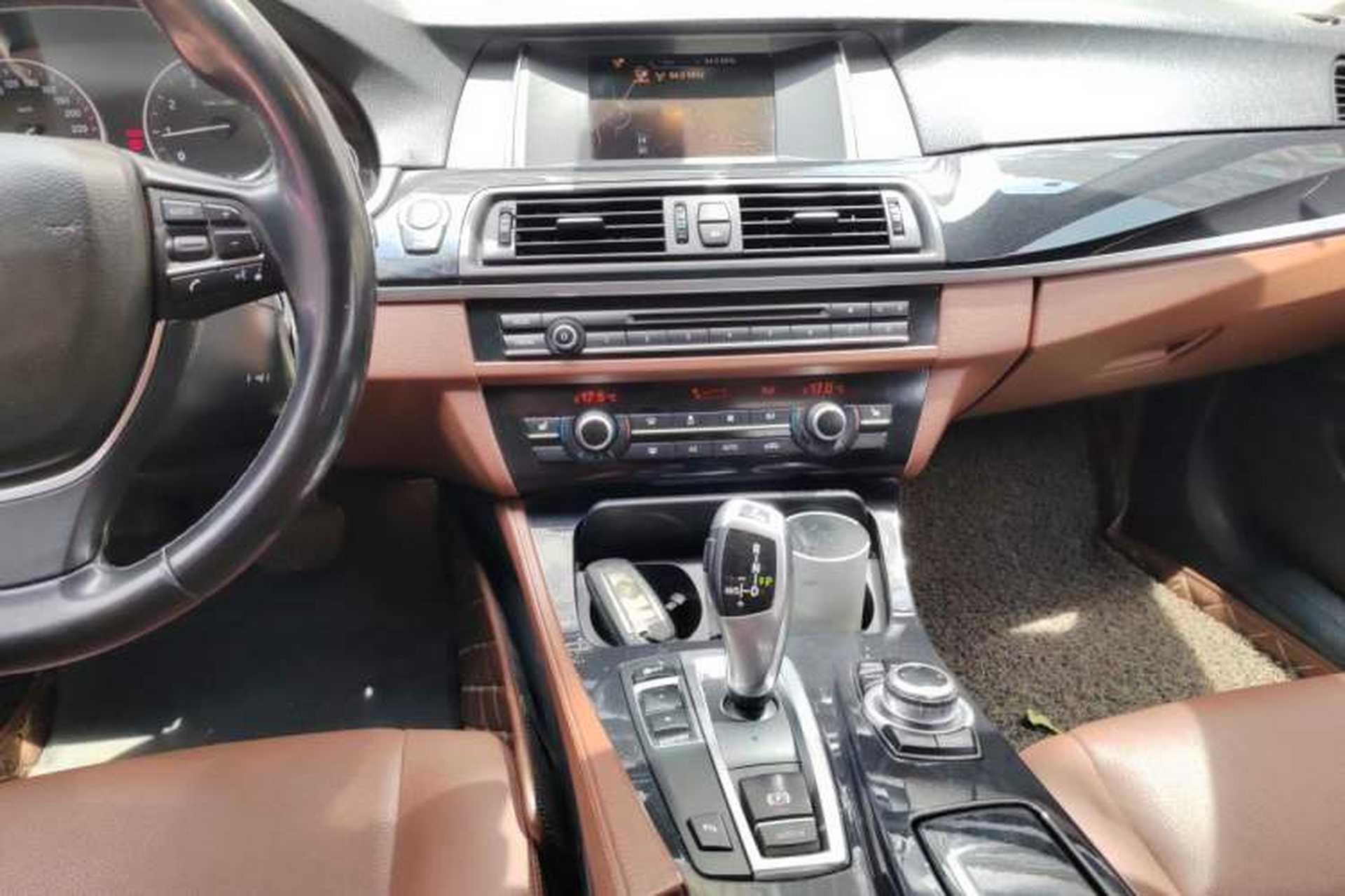 Used BMW 5 Series 2017 520Li Elegant Edition Audio And AC Panel