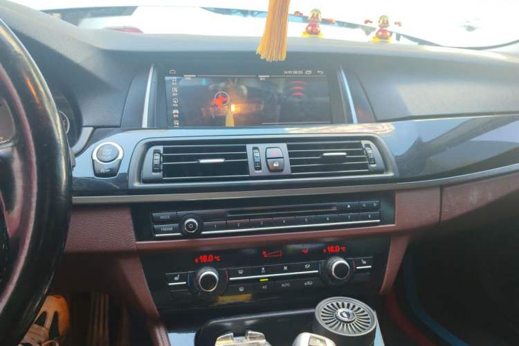 Used BMW 5 Series 2017 520Li Elegant Edition Audio And AC Panel