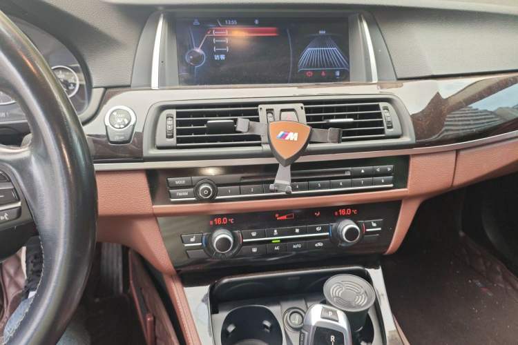 Used BMW 5 Series 2017 525Li Leading Model Audio And AC Panel