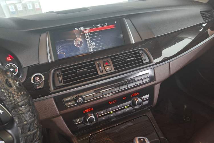 Used BMW 5 Series 2017 525Li Luxury Design Package Audio And AC Panel