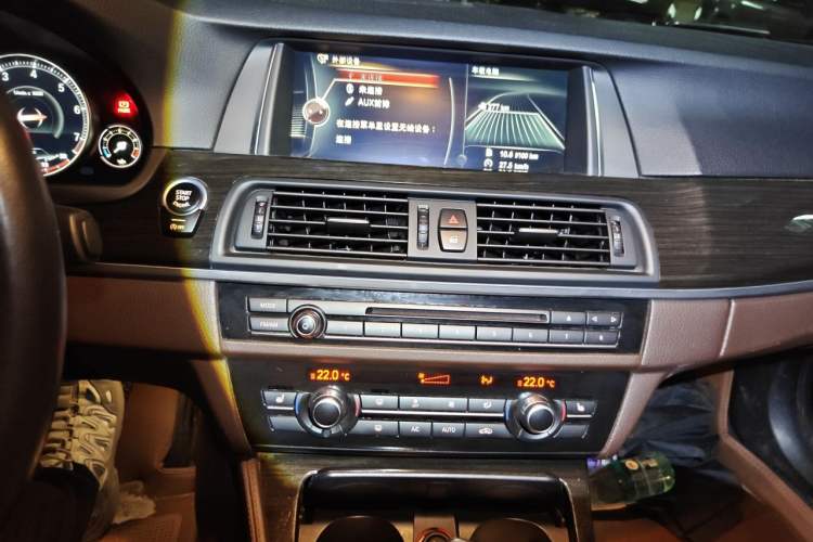 Used BMW 5 Series 2017 525Li Luxury Design Package Audio And AC Panel