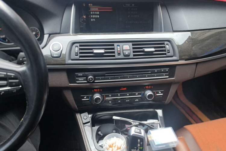 Used BMW 5 Series 2017 525Li Luxury Design Package Audio And AC Panel