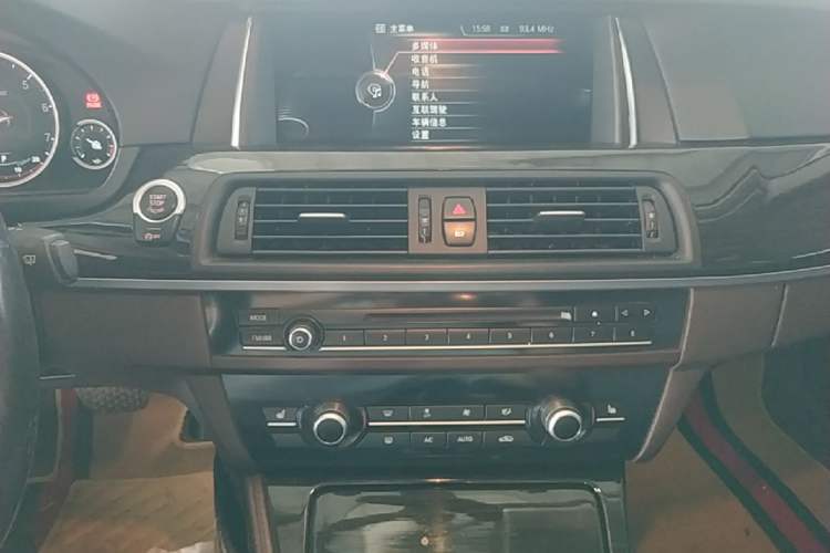 Used BMW 5 Series 2017 525Li Luxury Design Package Audio And AC Panel