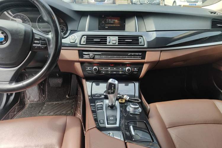 Used BMW 5 Series 2017 520Li Elegant Edition Audio And AC Panel