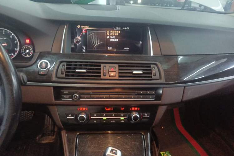 Used BMW 5 Series 2017 525Li Luxury Design Package Audio And AC Panel