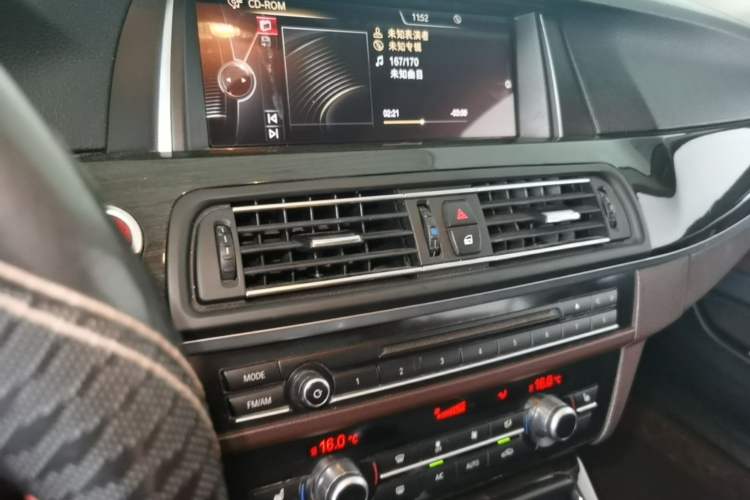 Used BMW 5 Series 2017 525Li Luxury Design Package Audio And AC Panel