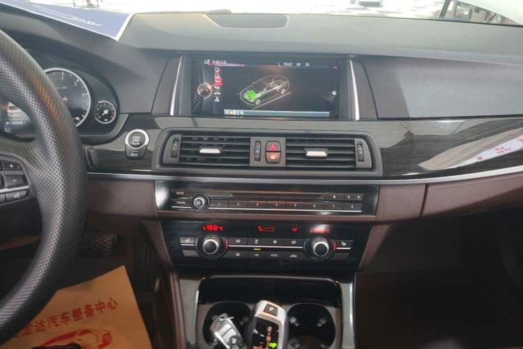 Used BMW 5 Series 2017 525Li Luxury Design Package Audio And AC Panel