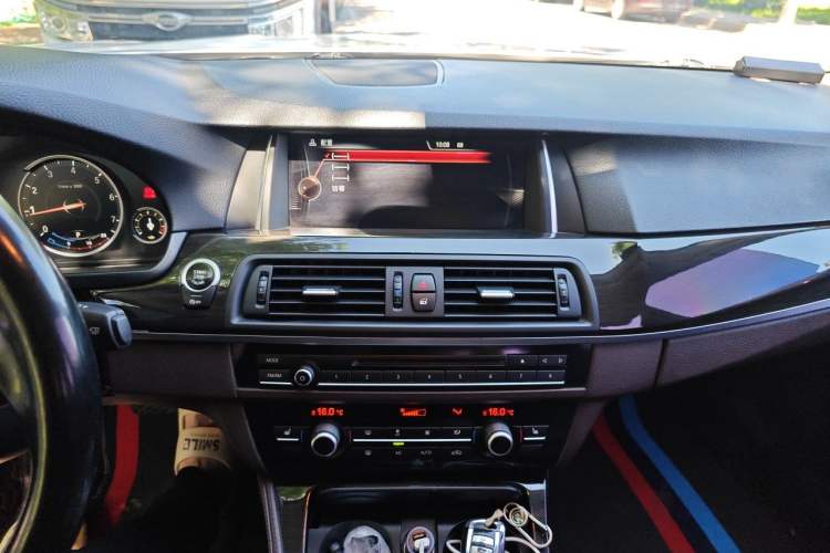 Used BMW 5 Series 2017 525Li Luxury Design Package Audio And AC Panel