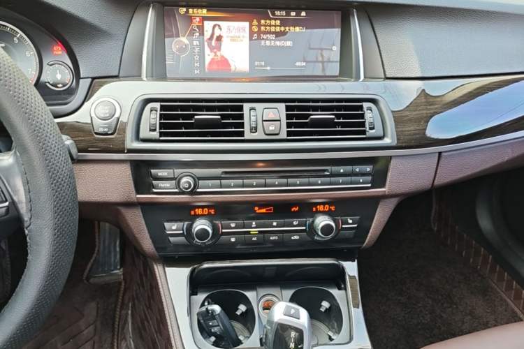 Used BMW 5 Series 2017 525Li Luxury Design Package Audio And AC Panel