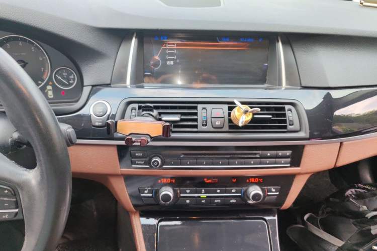 Used BMW 5 Series 2017 520Li Elegant Edition Audio And AC Panel