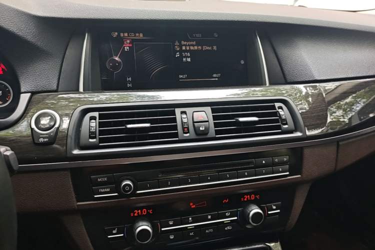 Used BMW 5 Series 2017 525Li Luxury Design Package Audio And AC Panel