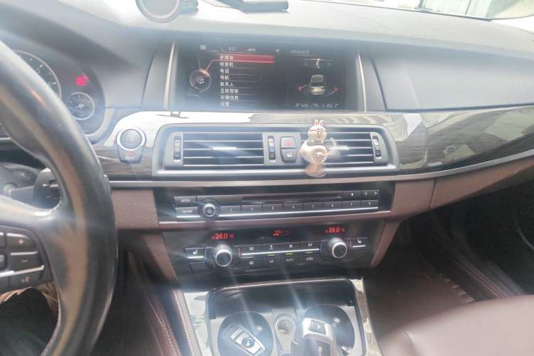 Used BMW 5 Series 2017 525Li Luxury Design Package Audio And AC Panel