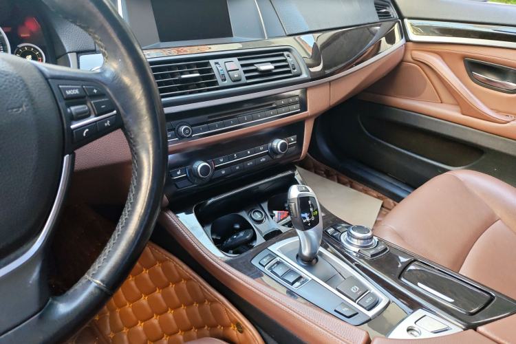 Used BMW 5 Series 2017 525Li Leading Model Audio And AC Panel