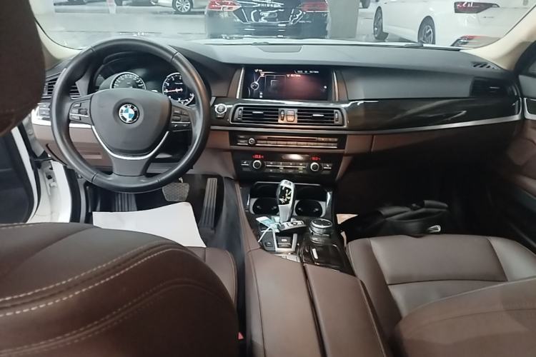 Used BMW 5 Series 2017 525Li Luxury Design Package Center Console