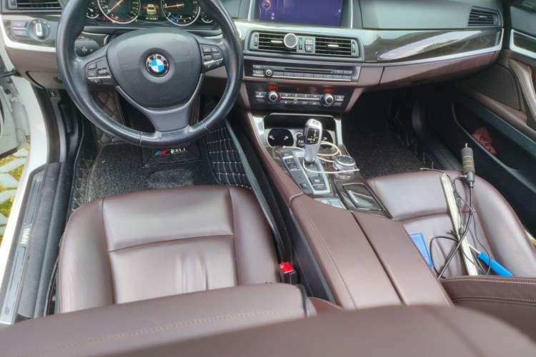 Used BMW 5 Series 2017 525Li Luxury Design Package Center Console