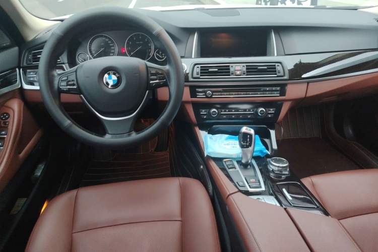 Used BMW 5 Series 2017 528Li Leading Model Center Console