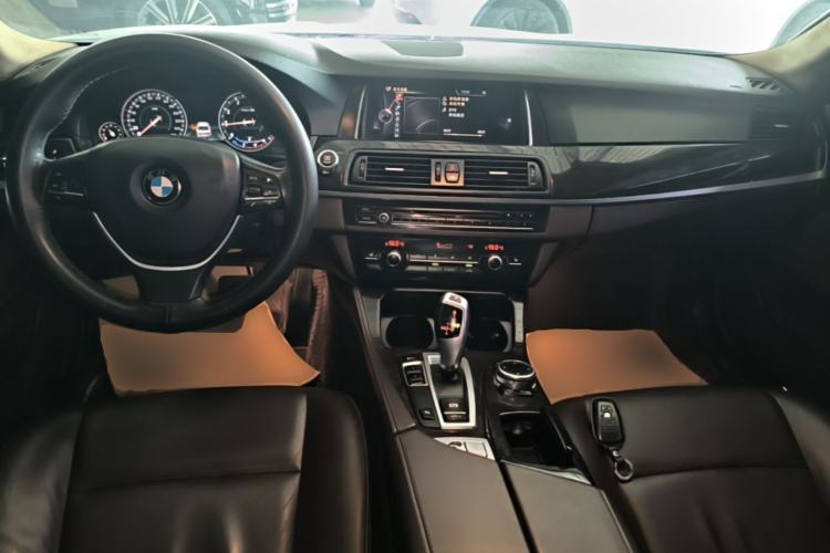 Used BMW 5 Series 2017 525Li Luxury Design Package Center Console