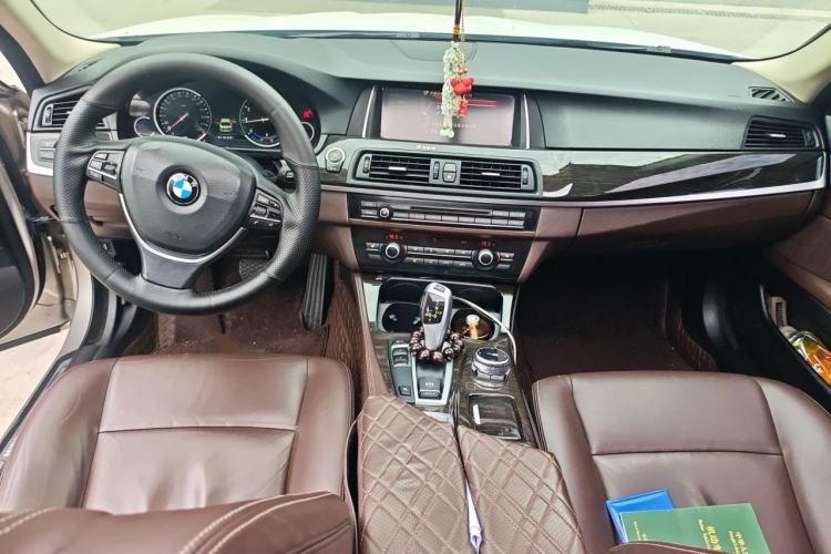 Used BMW 5 Series 2017 525Li Luxury Design Package Center Console