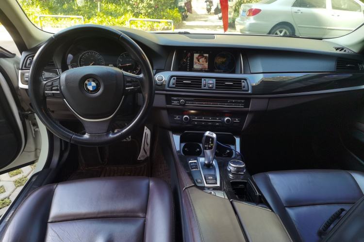 Used BMW 5 Series 2017 525Li Luxury Design Package Center Console