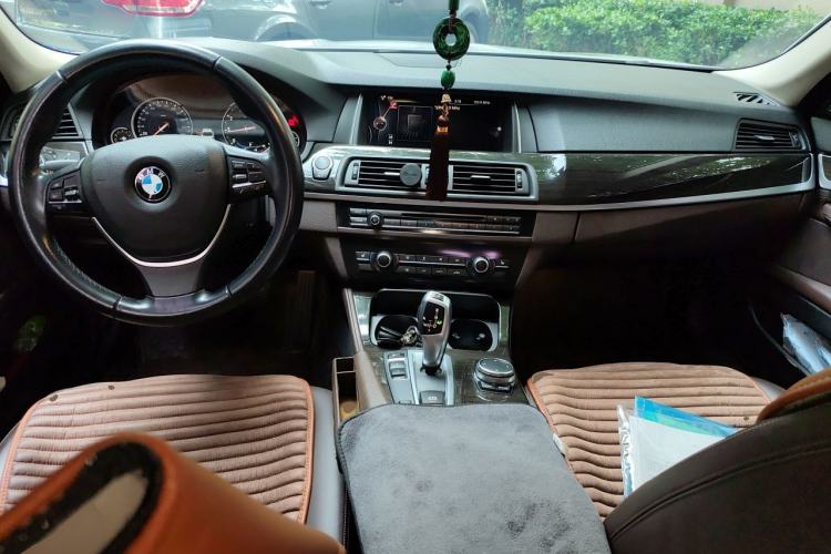 Used BMW 5 Series 2017 525Li Luxury Design Package Center Console