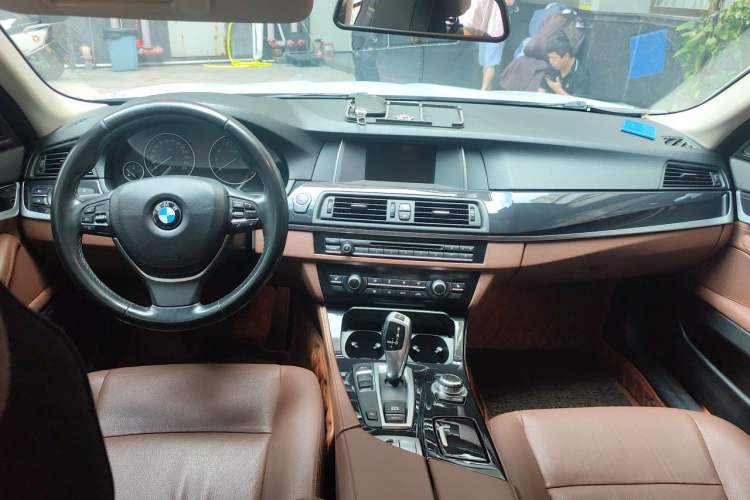 Used BMW 5 Series 2017 520Li Elegant Edition Center Console