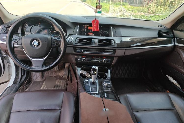 Used BMW 5 Series 2017 525Li Luxury Design Package Center Console
