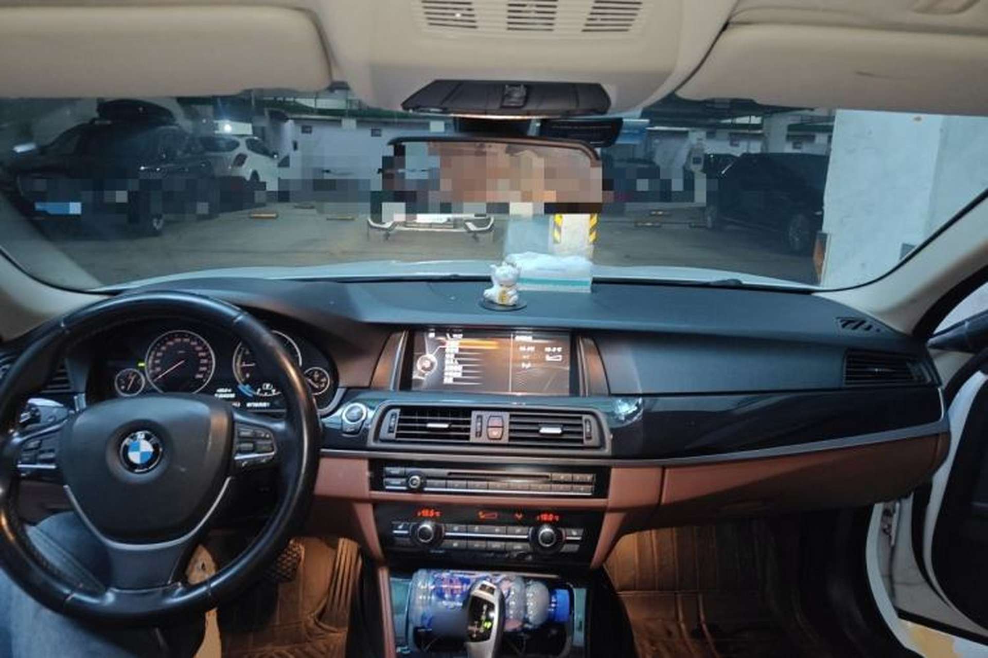 Used BMW 5 Series 2017 520Li Elegant Edition Center Console