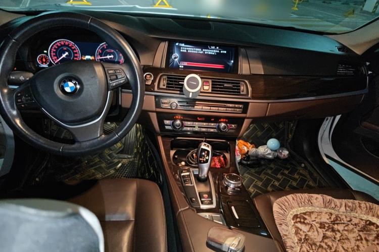 Used BMW 5 Series 2017 525Li Luxury Design Package Center Console