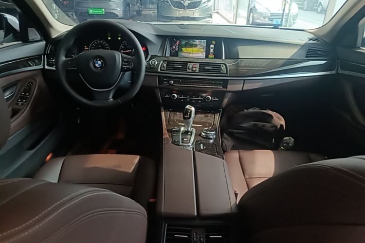 Used BMW 5 Series 2017 525Li Luxury Design Package Center Console