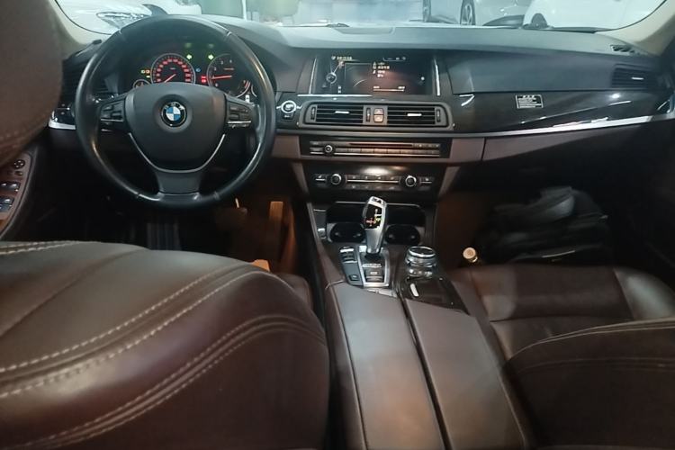 Used BMW 5 Series 2017 525Li Luxury Design Package Center Console