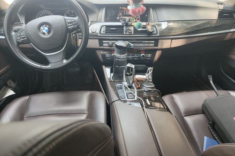 Used BMW 5 Series 2017 525Li Luxury Design Package Center Console