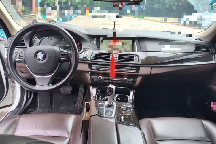 Used BMW 5 Series 2017 525Li Luxury Design Package Center Console