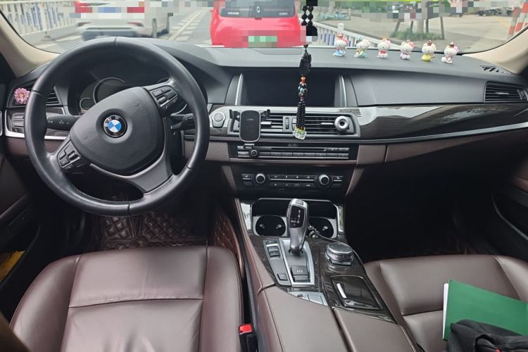 Used BMW 5 Series 2017 525Li Luxury Design Package Center Console