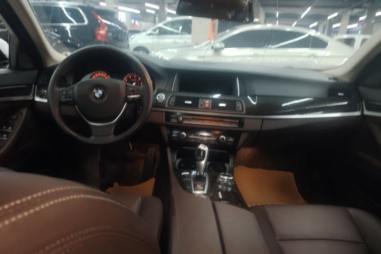 Used BMW 5 Series 2017 525Li Luxury Design Package Center Console