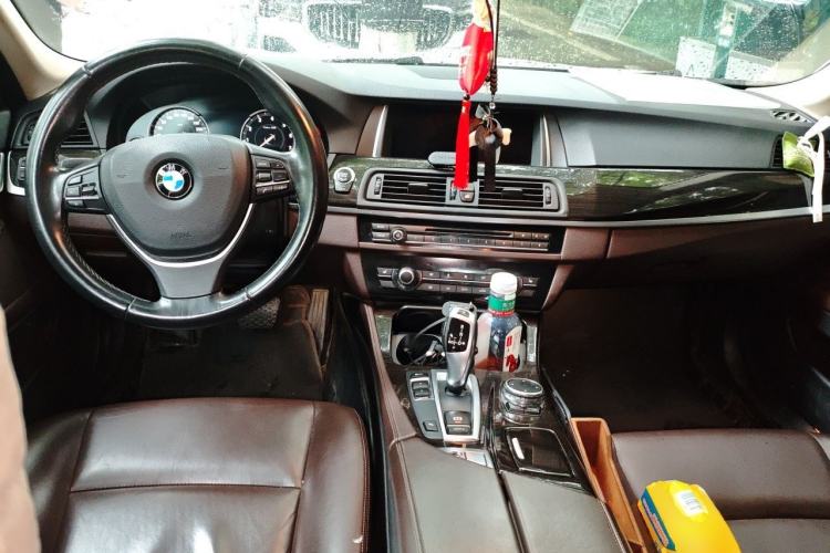 Used BMW 5 Series 2017 525Li Luxury Design Package Center Console