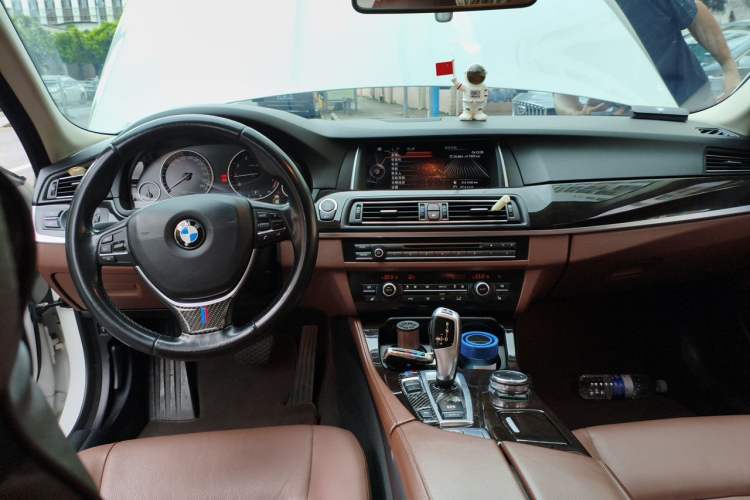 Used BMW 5 Series 2017 528Li Leading Model Center Console