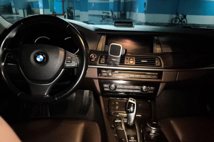 Used BMW 5 Series 2017 525Li Luxury Design Package Center Console