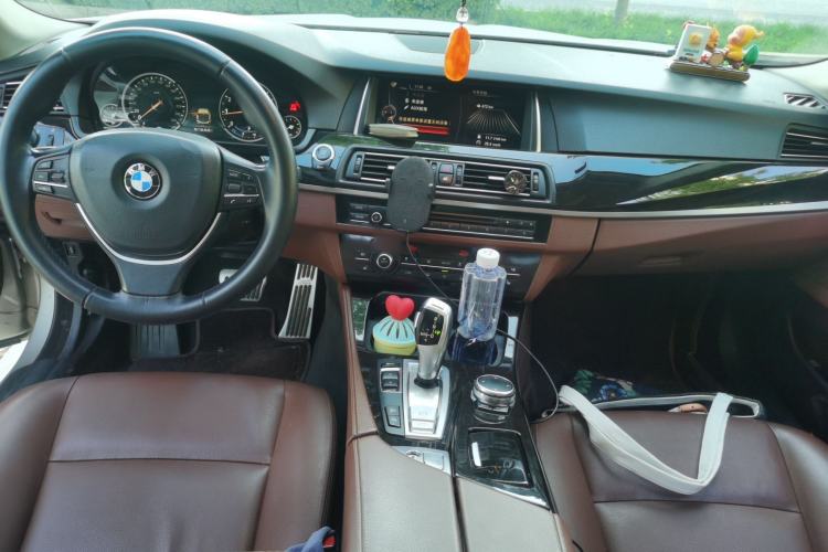 Used BMW 5 Series 2017 528Li xDrive Leading Model Center Console
