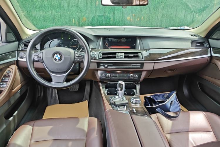 Used BMW 5 Series 2017 525Li Luxury Design Package Center Console
