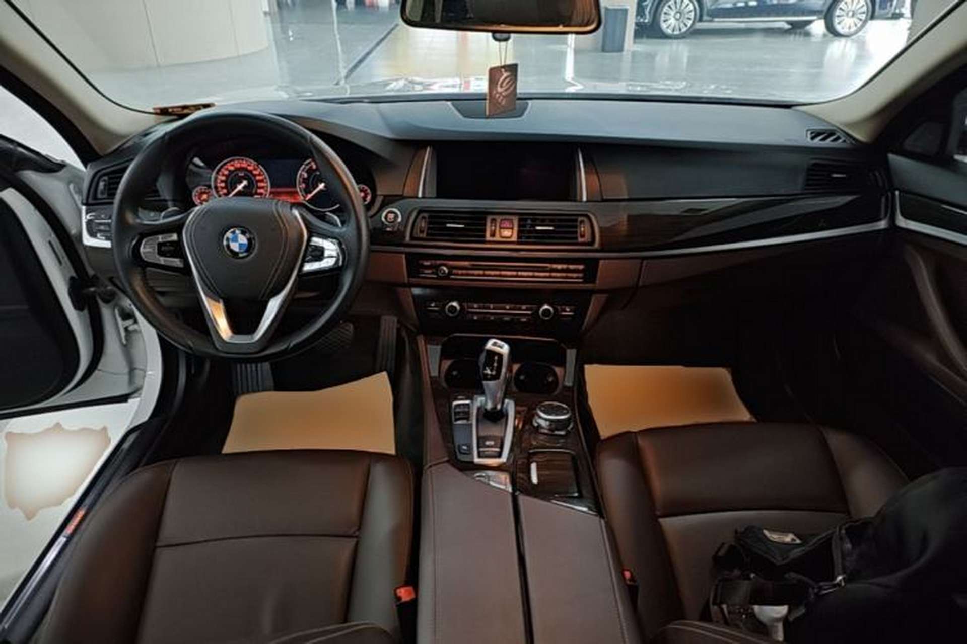 Used BMW 5 Series 2017 525Li Luxury Design Package Center Console
