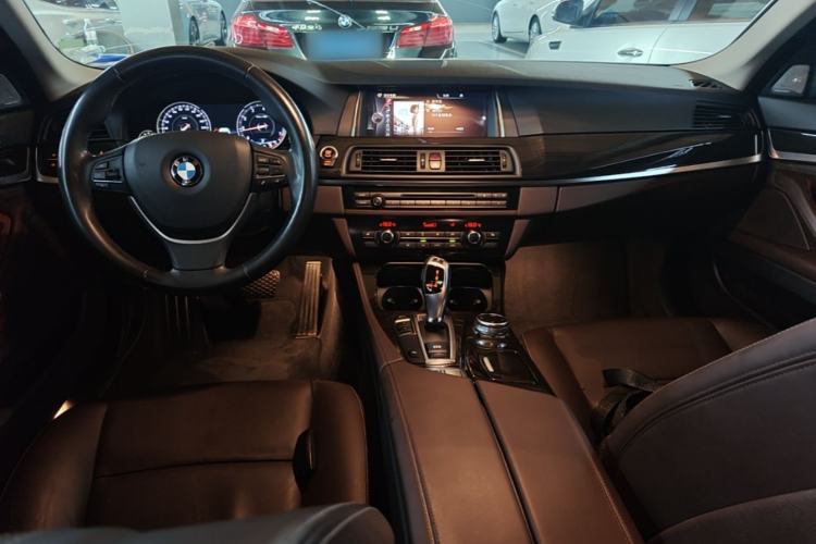 Used BMW 5 Series 2017 525Li Luxury Design Package Center Console