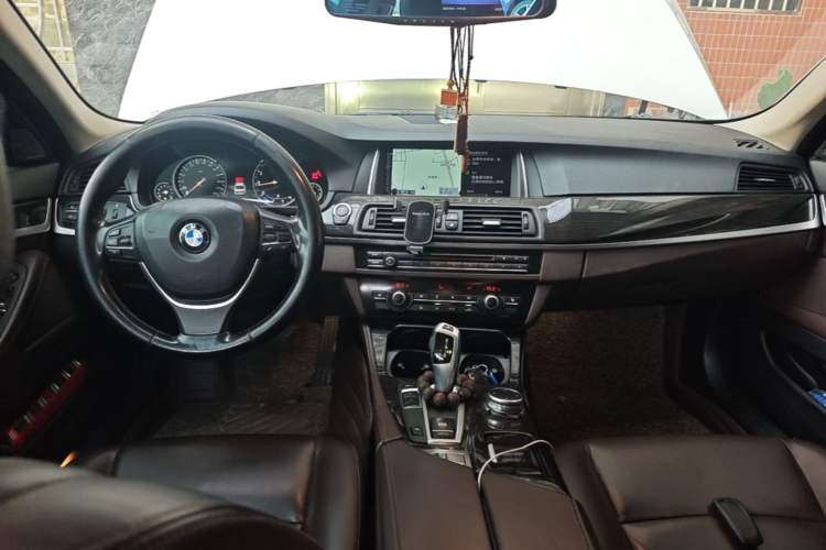 Used BMW 5 Series 2017 525Li Luxury Design Package Center Console