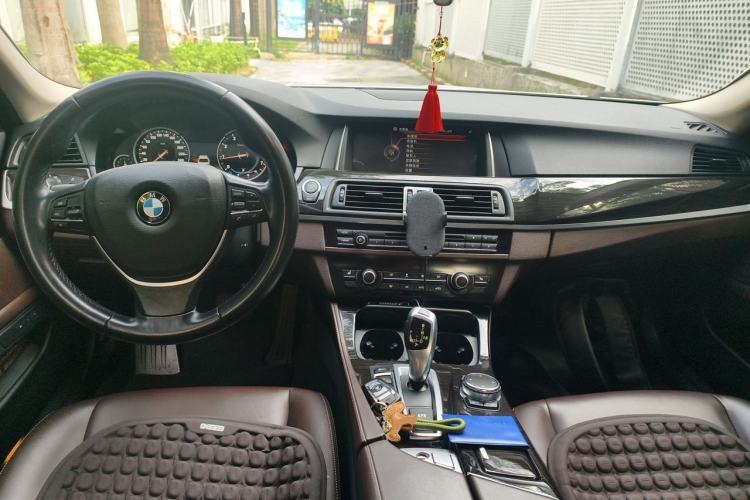 Used BMW 5 Series 2017 525Li Luxury Design Package Center Console