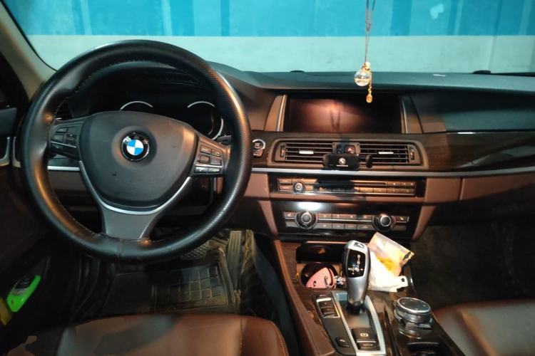 Used BMW 5 Series 2017 525Li Luxury Design Package Center Console