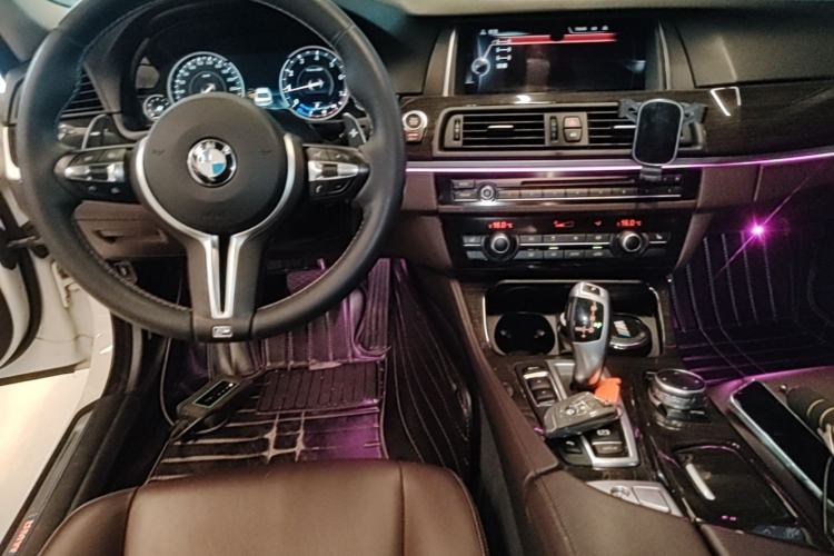 Used BMW 5 Series 2017 525Li Luxury Design Package Center Console