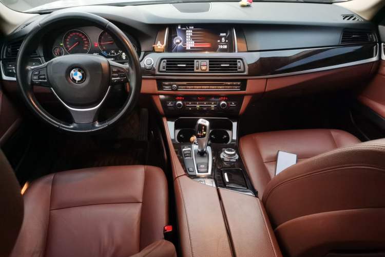 Used BMW 5 Series 2017 525Li Leading Model Center Console