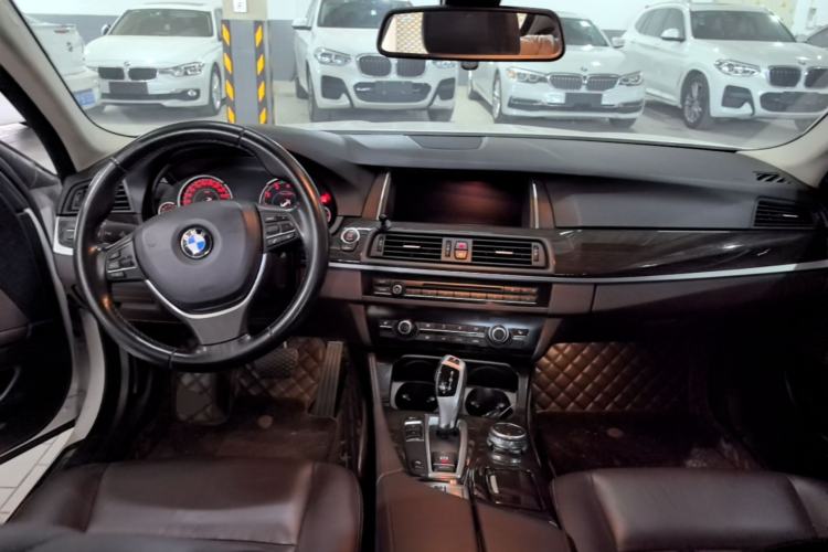 Used BMW 5 Series 2017 525Li Luxury Design Package Center Console