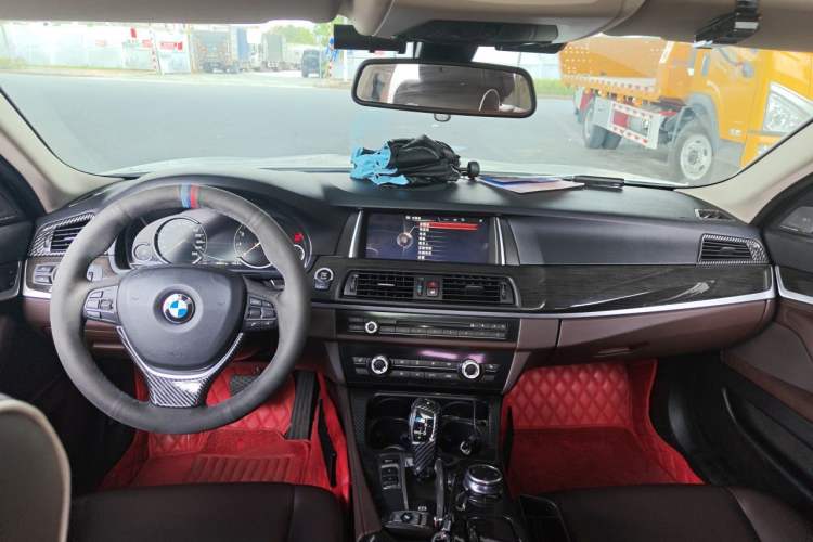 Used BMW 5 Series 2017 525Li Luxury Design Package Center Console