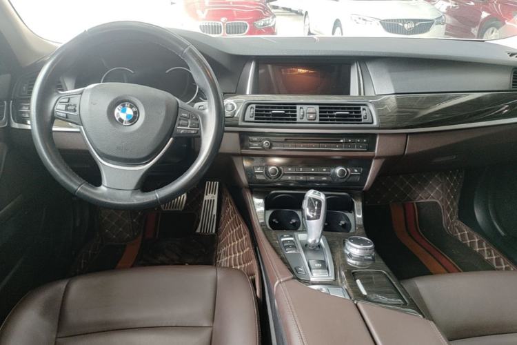 Used BMW 5 Series 2017 525Li Luxury Design Package Center Console